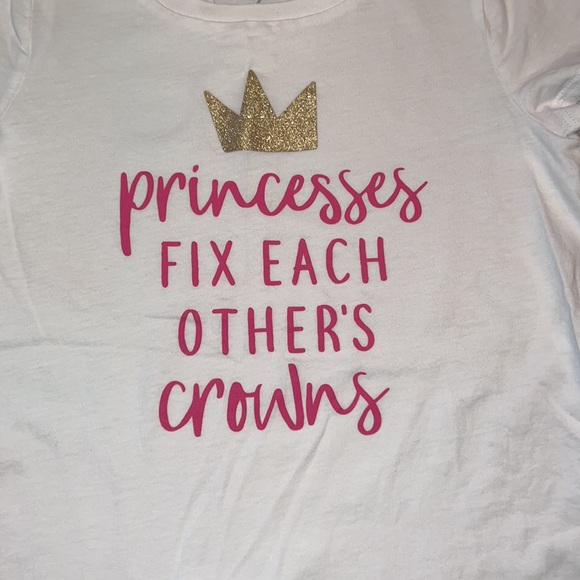 HP 🎉Oshkosh princesses fix each other’s crowns short sleeve shirt size 7 EUC - Picture 6 of 6